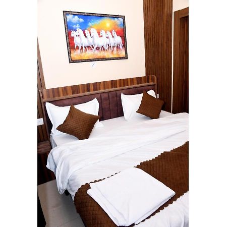 Tirupati Balaji Inn Bageshwar Dham Basāri Exteriér fotografie