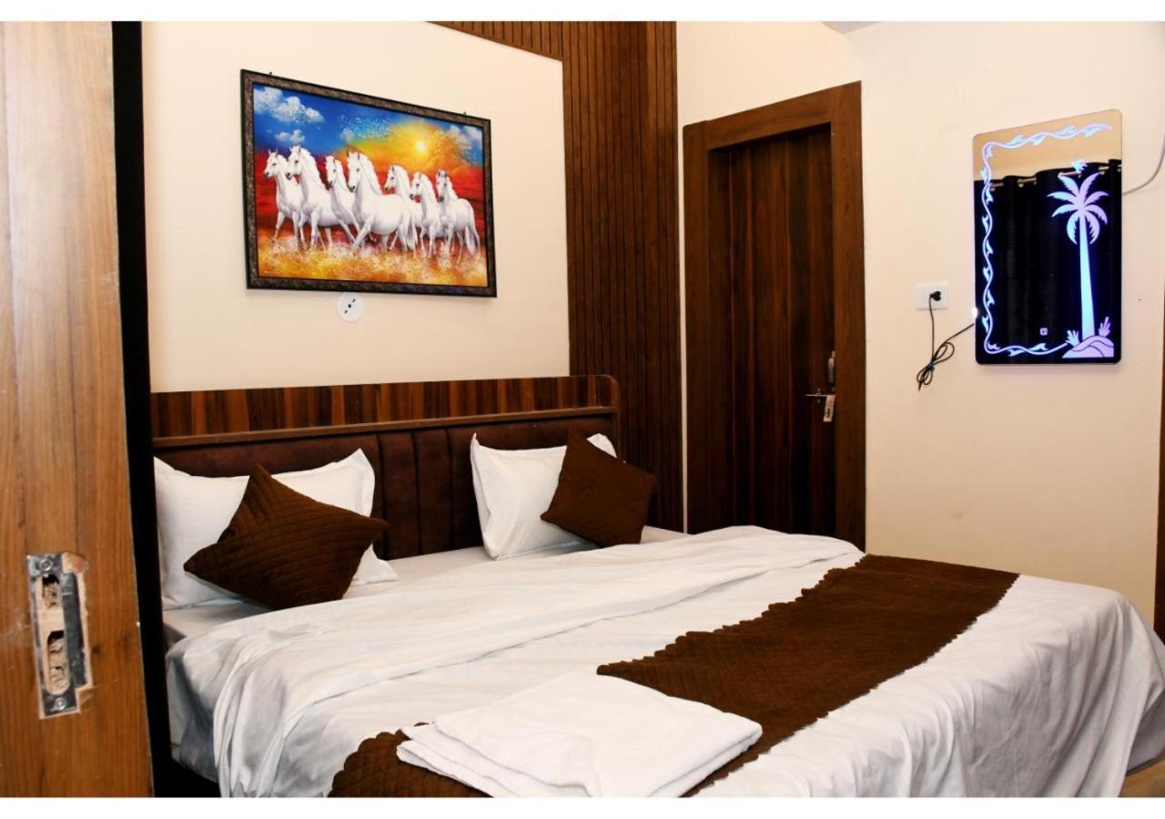 Tirupati Balaji Inn Bageshwar Dham Basāri Exteriér fotografie
