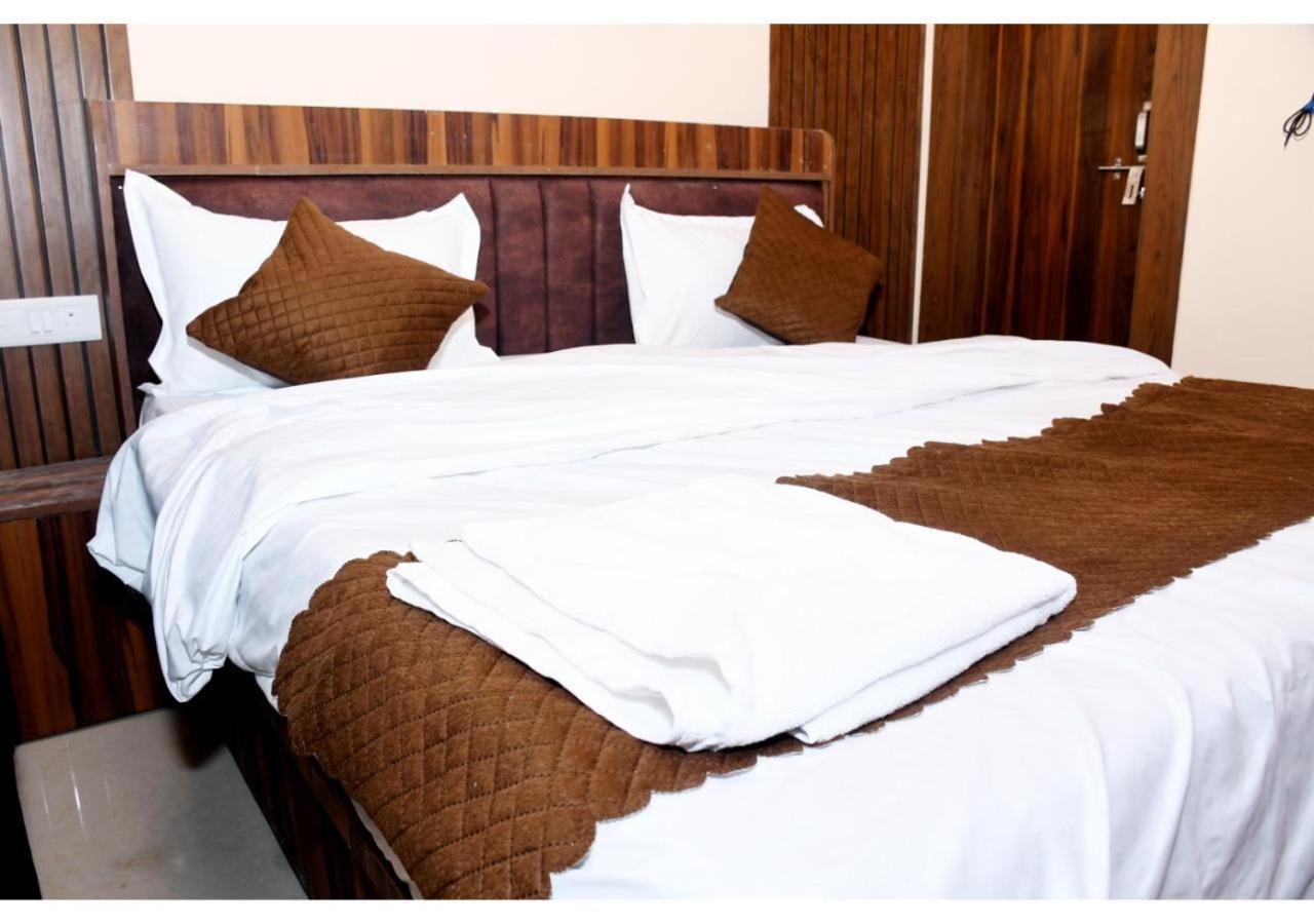 Tirupati Balaji Inn Bageshwar Dham Basāri Exteriér fotografie