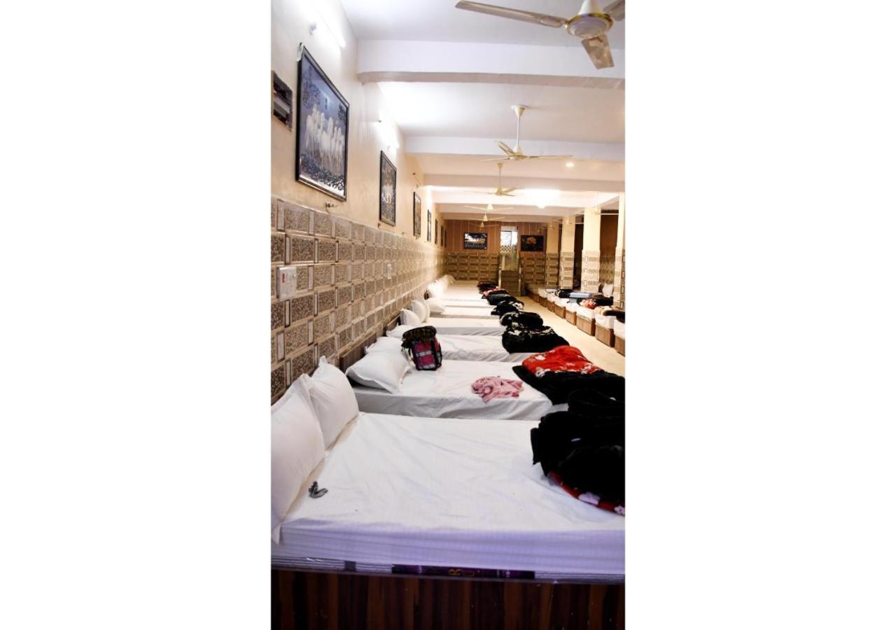 Tirupati Balaji Inn Bageshwar Dham Basāri Exteriér fotografie