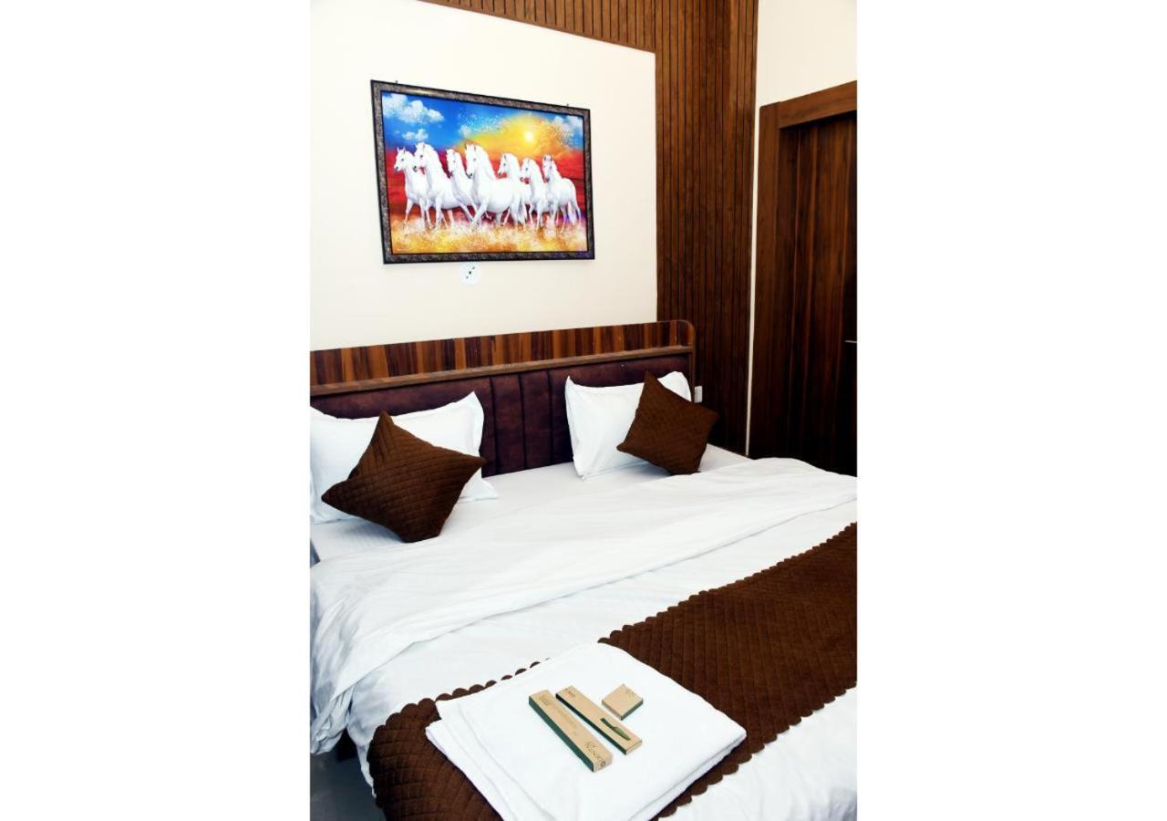 Tirupati Balaji Inn Bageshwar Dham Basāri Exteriér fotografie