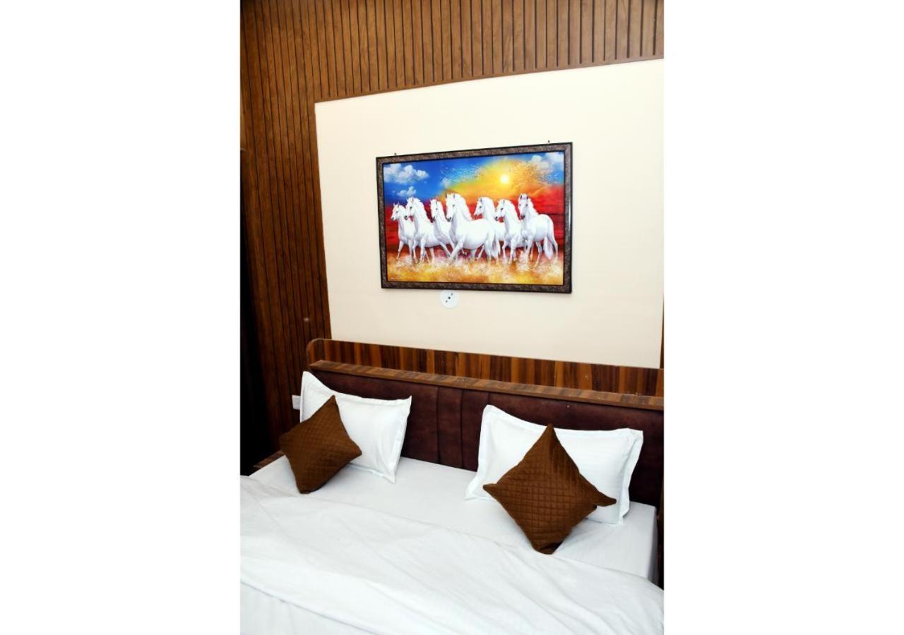 Tirupati Balaji Inn Bageshwar Dham Basāri Exteriér fotografie